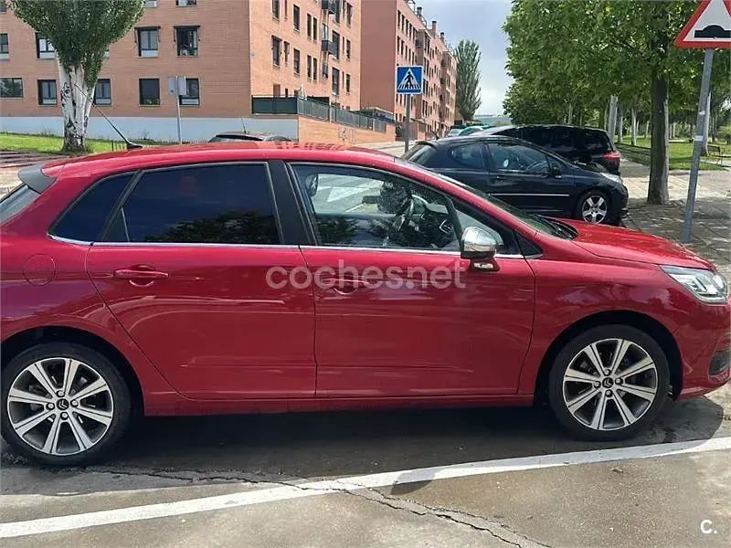 Usado Citroën C4 Feel 120 CV (88 kW) 2015 Rojo Berlina