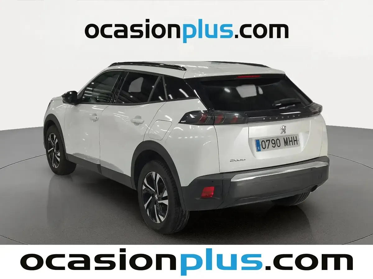 Usado Peugeot 2008 Allure 100 CV (73 kW) 2023 Blanco SUV