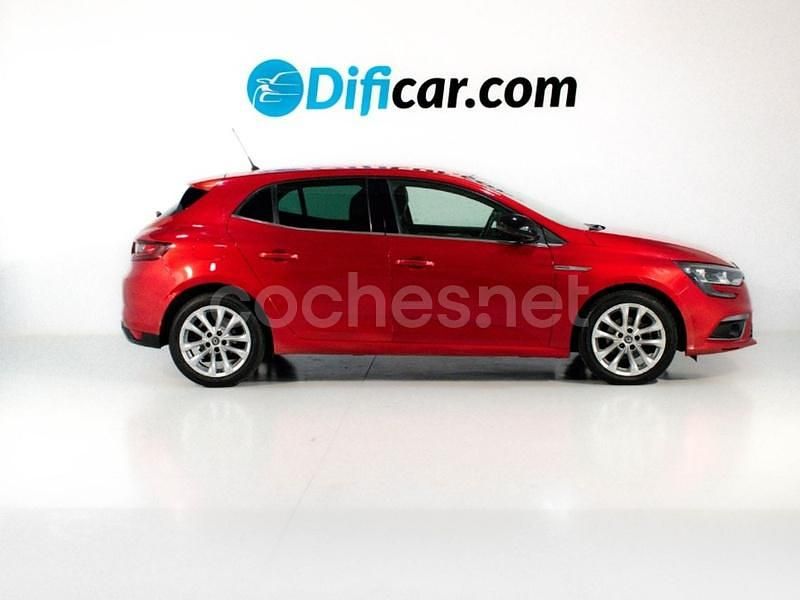 Usado Renault Mégane IV Zen 131 CV (96 kW) 2017 Rojo Berlina