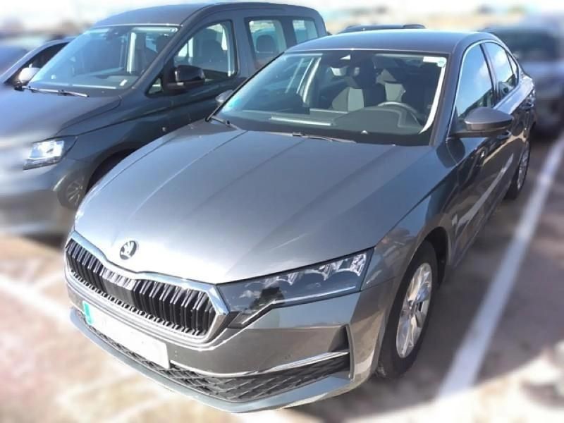 Usado Skoda Octavia Selection 150 CV (110 kW) 2025 Gris/plata