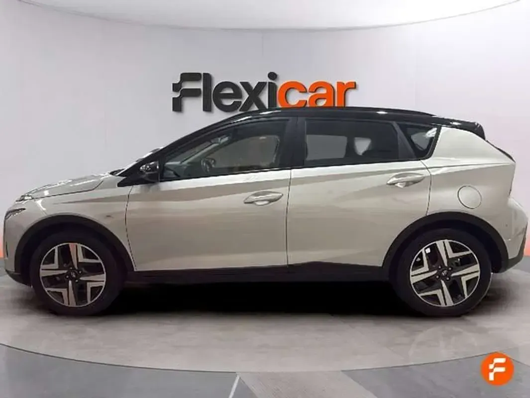 Usado Hyundai Bayon 101 CV (74 kW) 2022 Gris SUV
