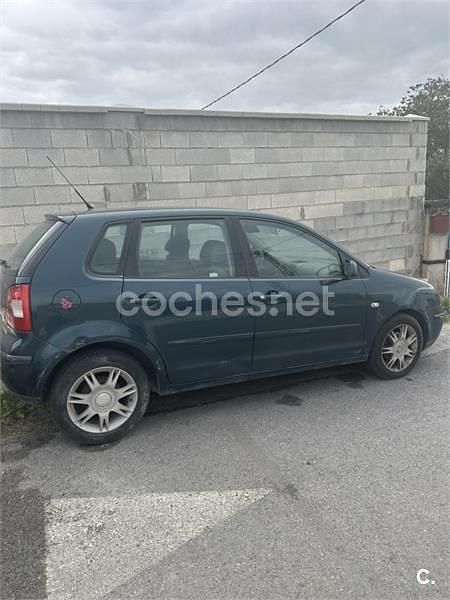 Usado VW Polo Trendline 64 CV (47 kW) 2002 Verde Berlina