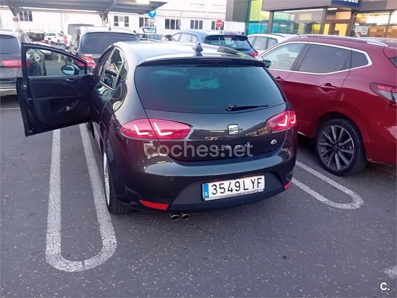 Usado Seat Leon FR 140 CV (102 kW) 2011 Negro Utilitario
