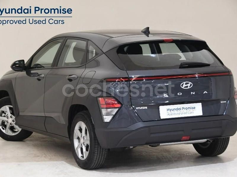 Usado Hyundai Kona 120 CV (88 kW) 2024 Gris / plata SUV
