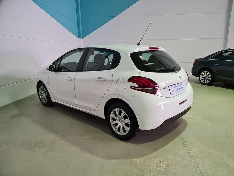 Usado Peugeot 208 Active 82 CV (60 kW) 2018 Blanco Utilitario