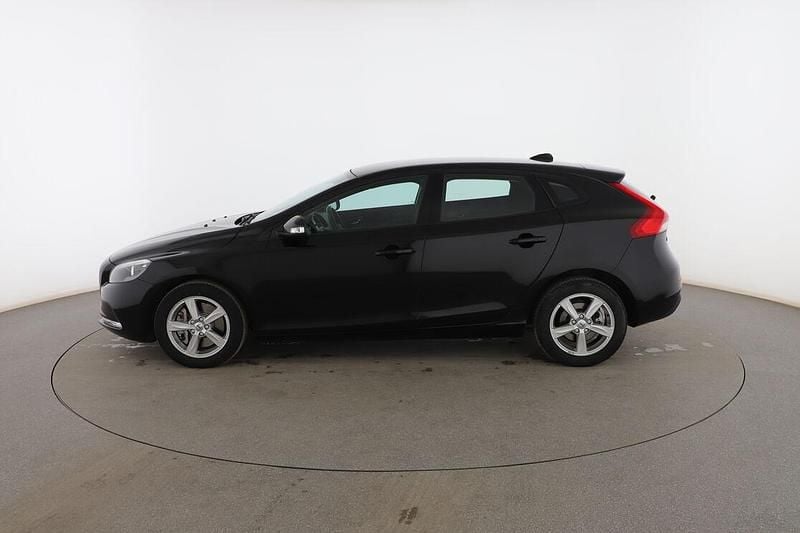 Usado Volvo V40 Kinetic 121 CV (88 kW) 2016 Negro Familiar