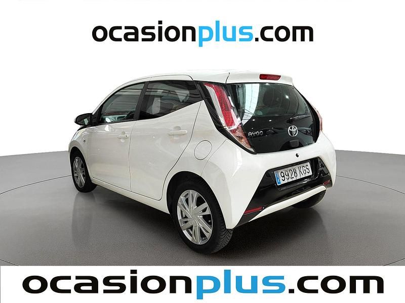 Begagnad Toyota Aygo X-play 69 HK (50 kW) 2018 Vit Halvkombi