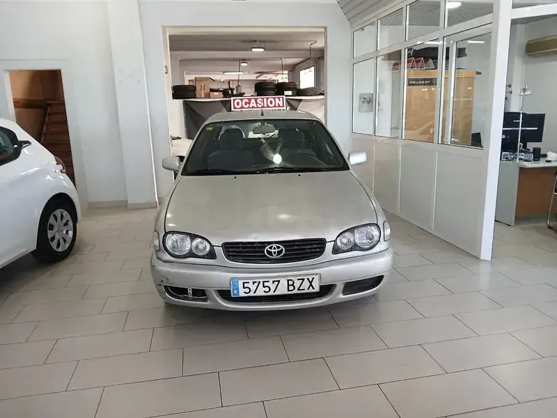 Usado Toyota Corolla Terra 70 CV (51 kW) 2002 Gris / plata Berlina