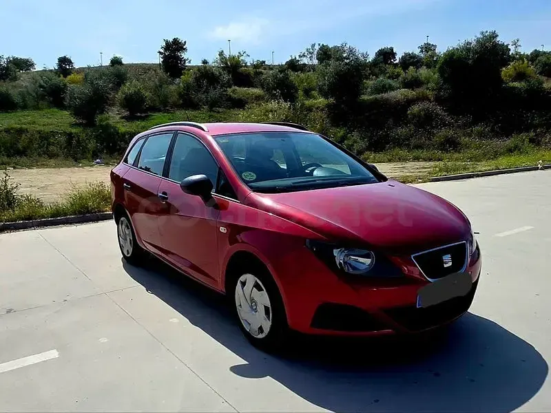 Usado Seat Ibiza ST Reference 75 CV (55 kW) 2010 Granate Familiar