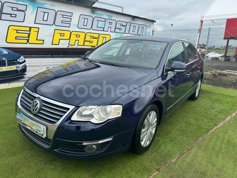 Azul Usado 2007 VW Passat Highline Berlina | 4999 € (Buen precio) - Imagen 1/4
