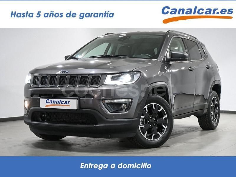 Usado Jeep Compass Trailhawk 240 CV (176 kW) 2021 Gris / plata SUV