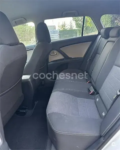 Usado Toyota Avensis Advance 143 CV (105 kW) 2016 Blanco Familiar