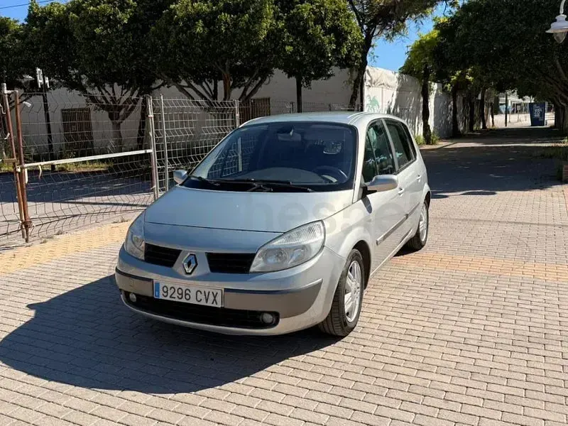 Usado Renault Scénic II Privilege 136 CV (100 kW) 2004 Beige Monovolumen