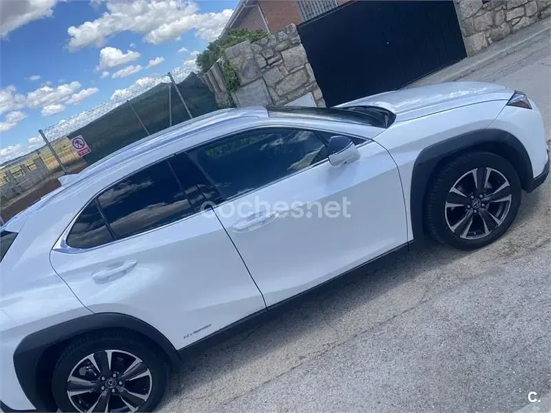 Usado Lexus UX Sport Line 184 CV (135 kW) 2020 Blanco SUV