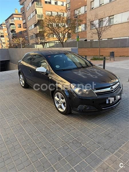 Usado Opel Astra GTC Sport 120 CV (88 kW) 2006 Negro Berlina