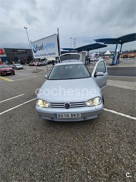 Usado VW Golf IV Highline 150 CV (110 kW) 2001 Gris / plata Familiar