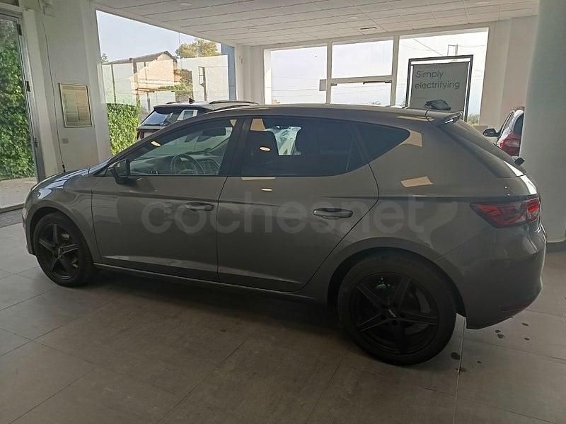 Usado Seat Leon Style 105 CV (77 kW) 2014 Beige Berlina
