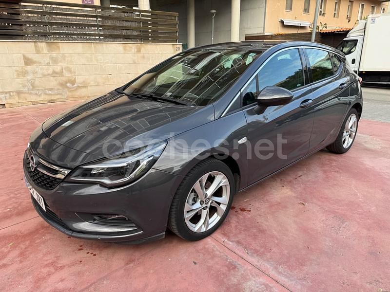 Gris / plata Usado 2016 Opel Astra Excellence Berlina | 8900 € (Buen precio) - Imagen 1/4