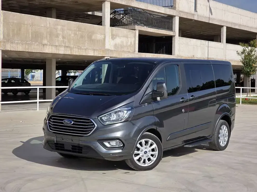 Usado Ford Tourneo Trend 131 CV (96 kW) 2019 Gris Monovolumen