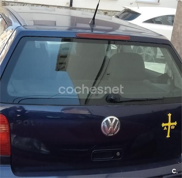 Usado VW Polo Trendline 75 CV (55 kW) 2001 Azul Berlina