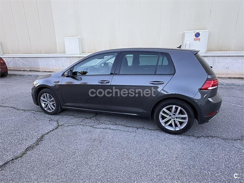 Usado VW Golf VII Advance 125 CV (91 kW) 2017 Gris / plata Berlina