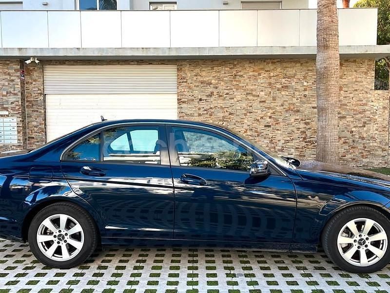 Usado Mercedes C180 Edition 120 CV (88 kW) 2013 Azul Berlina