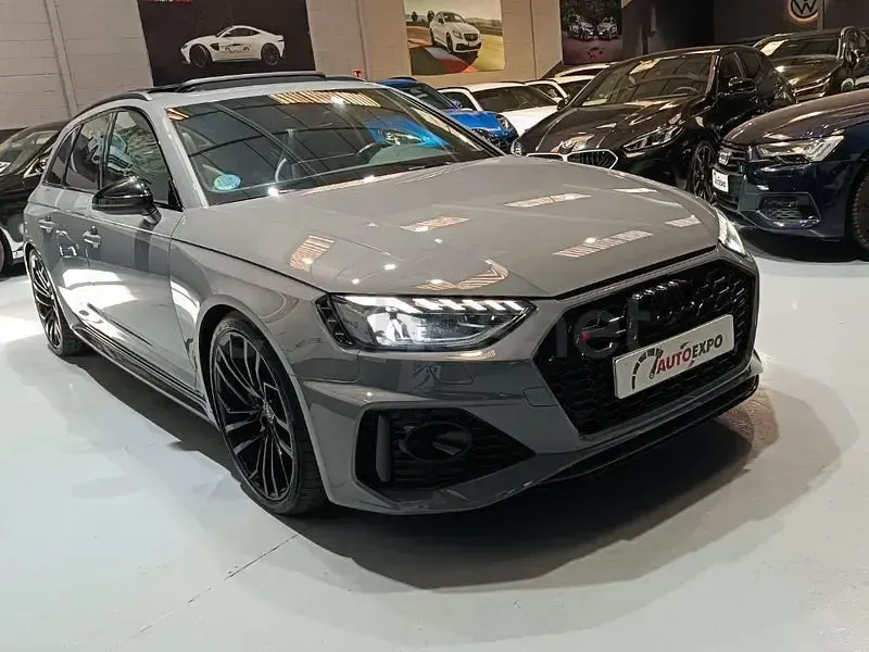Usado Audi RS4 Comfort 450 CV (330 kW) 2020 Gris / plata Familiar