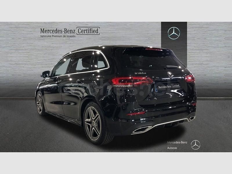 Usado Mercedes B180 116 CV (85 kW) 2022 Negro Monovolumen