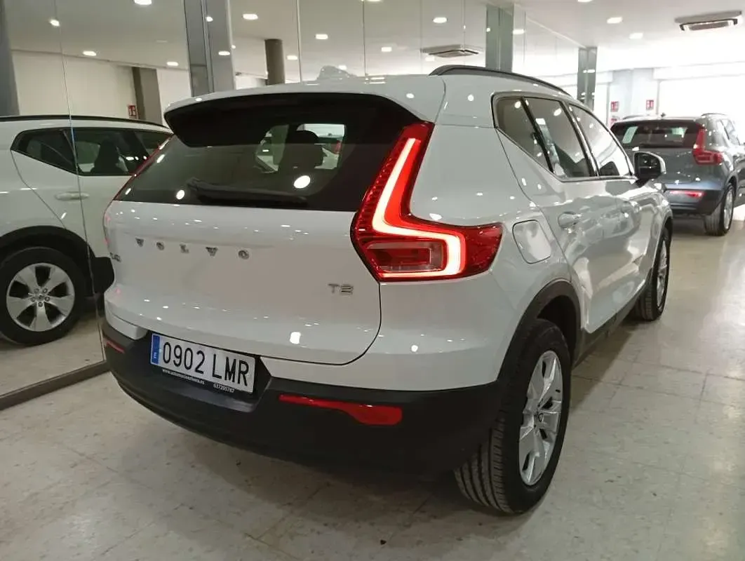 Usado Volvo XC40 Momentum 129 CV (94 kW) 2021 Blanco SUV