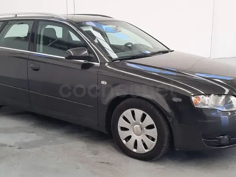 Usado Audi A4 Premium 140 CV (102 kW) 2006 Gris / plata Familiar