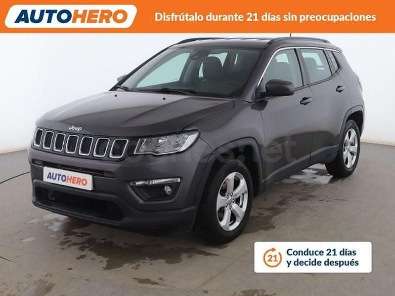 Usado Jeep Compass Night Eagle 140 CV (102 kW) 2020 Gris / plata SUV