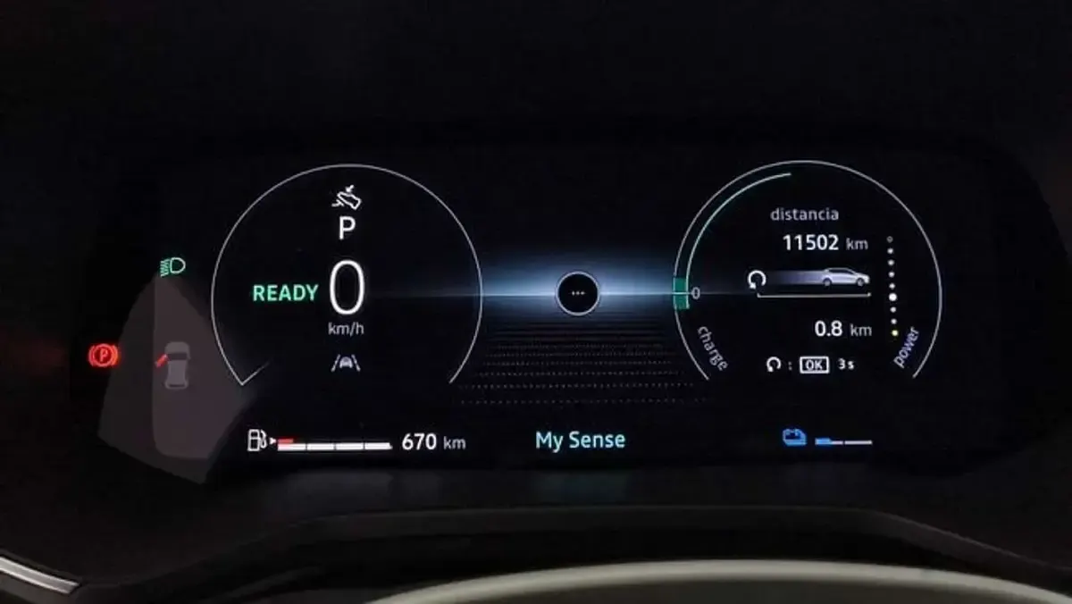 Usado Renault Clio Techno 143 CV (105 kW) 2025 Gris Utilitario