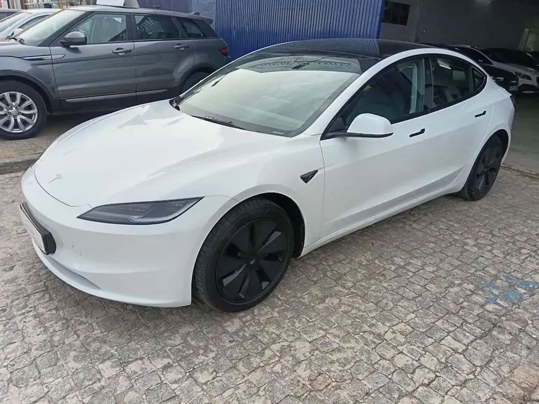 Käytetty Tesla Model 3 Standard Range 208 kW (283 HP) 2025 Valkoinen Sedan