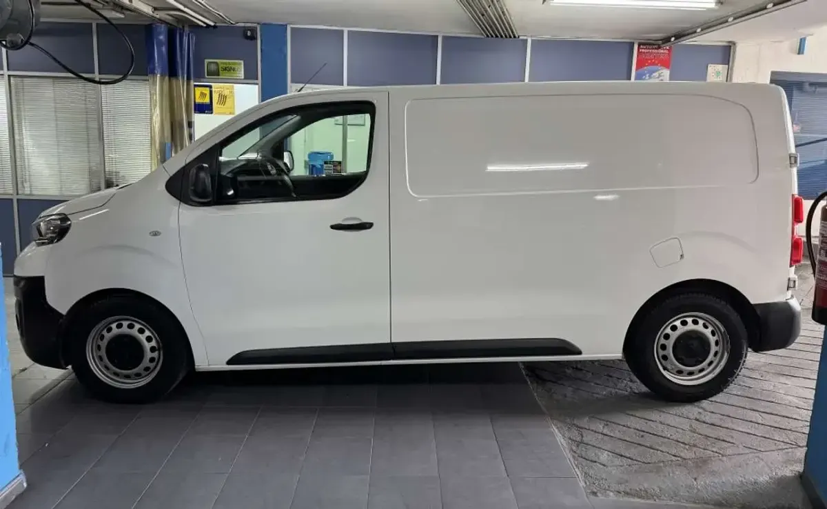 Usado Peugeot Expert 95 CV (69 kW) 2019 Blanco Van