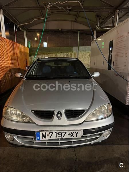 Usado Renault Mégane 100 CV (73 kW) 1999 Gris / plata Berlina