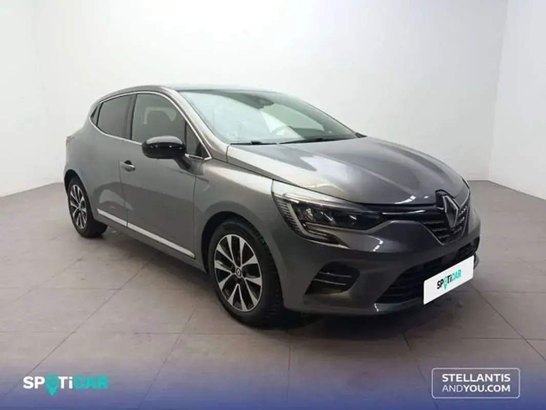 Usado Renault Clio Techno 91 CV (66 kW) 2023 Gris Utilitario
