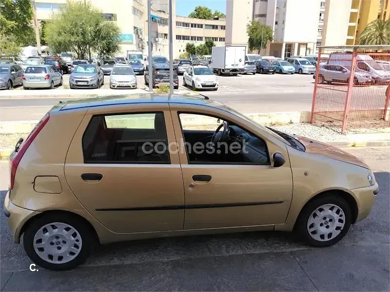 Usado Fiat Punto 60 CV (44 kW) 1999 Beige Berlina