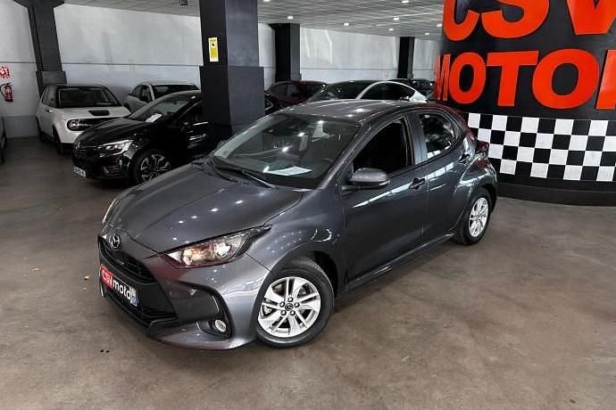 Gris Usado 2023 Mazda 2 Center-Line Utilitario | 16.850 € (Precio justo) - Imagen 1/4