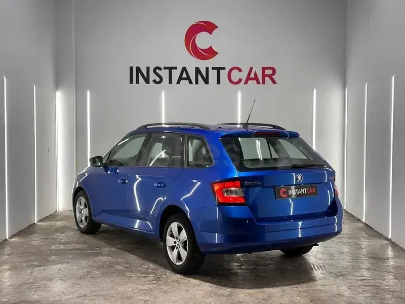Usado Skoda Fabia Active 90 HP (66 kW) 2017 Azul Carrinha