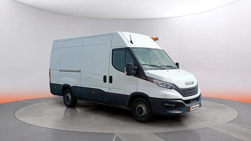 Begagnad Iveco Daily 156 HK (114 kW) 2023 Sedan