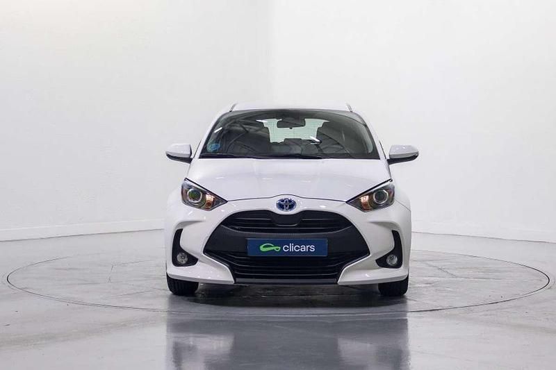 Usado Toyota Yaris Hybrid Business Edition 75 CV (55 kW) 2022 Blanco Berlina
