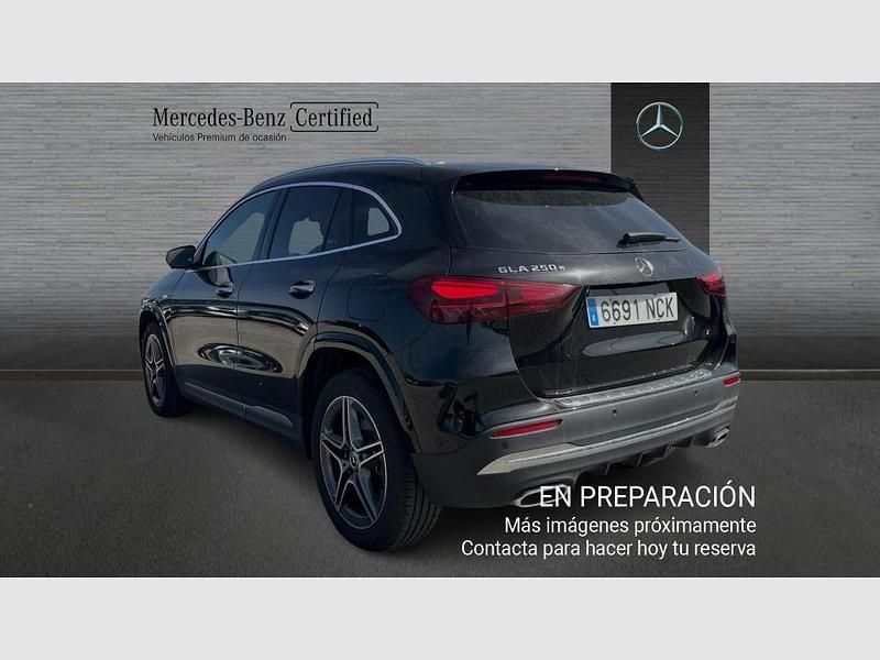 Usado Mercedes GLA250 AMG line 218 CV (160 kW) 2025 Negro SUV