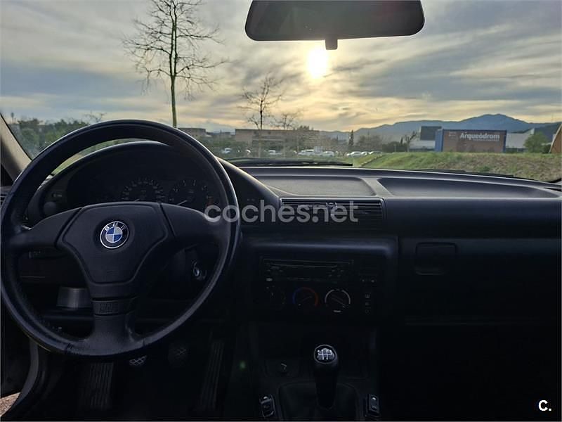 Usado BMW 316 102 CV (75 kW) 1997 Gris / plata Berlina