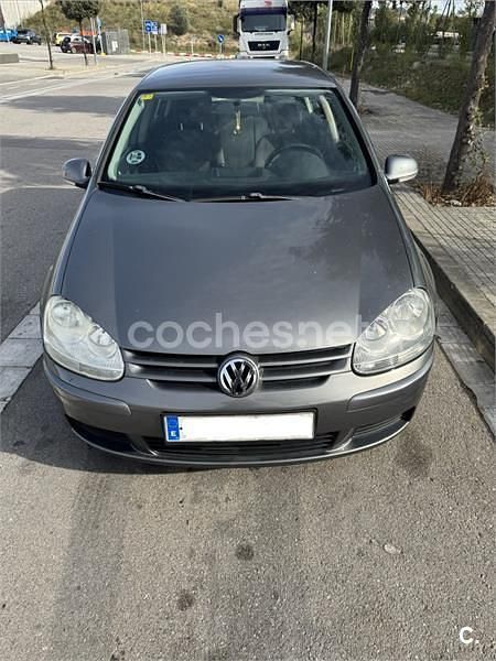 Usado VW Golf V 90 CV (66 kW) 2007 Gris / plata Berlina