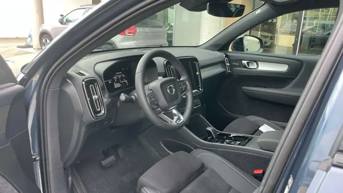 Nuevo Volvo XC40 Ultra 163 CV (119 kW) 2026 Azul SUV