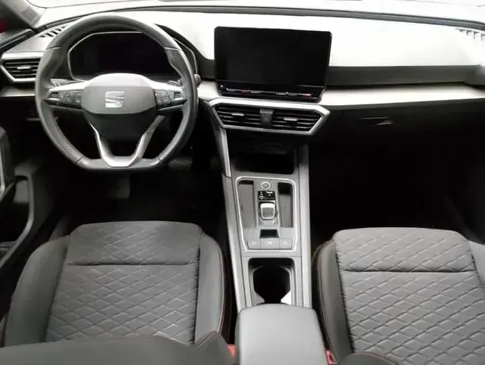 Usado Seat Leon FR 150 CV (110 kW) 2022 Rojo