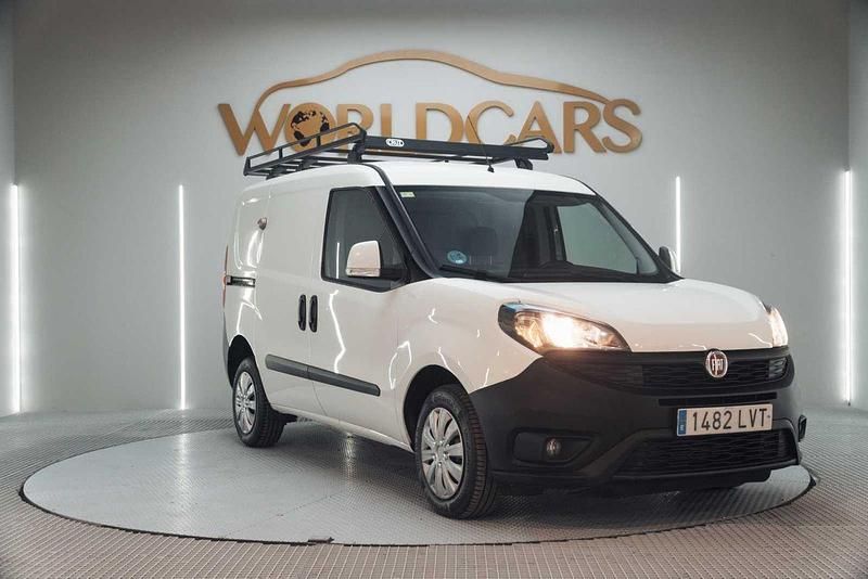 Usado Fiat Doblò 95 CV (69 kW) 2021 Blanco Monovolumen