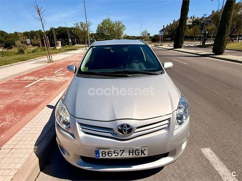 Usado Toyota Auris Edition 132 CV (97 kW) 2011 Gris / plata Utilitario