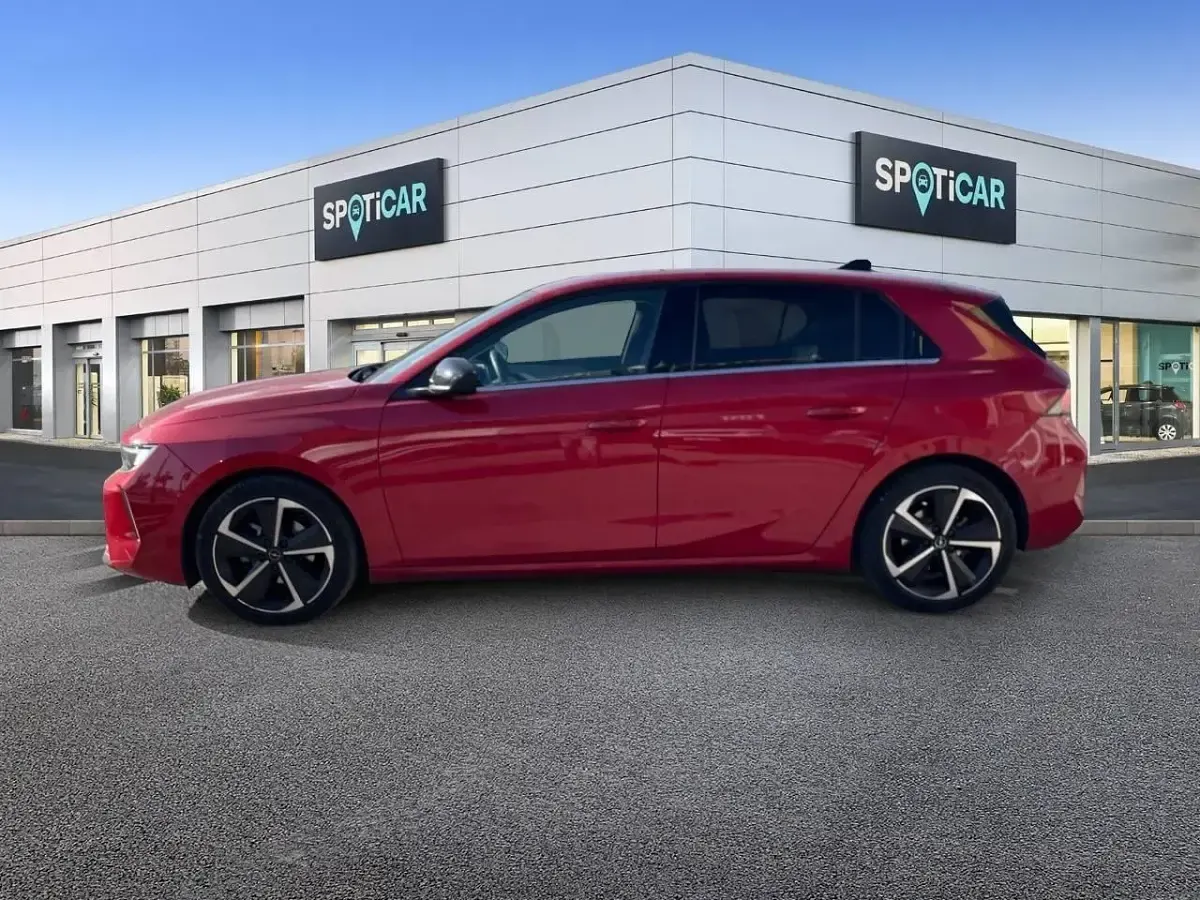 Usado Opel Astra Elegance 130 CV (95 kW) 2022 Rojo Utilitario