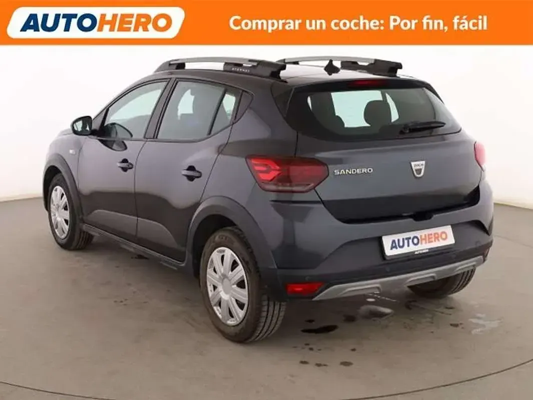 Usado Dacia Sandero Comfort 91 CV (66 kW) 2021 Gris Utilitario